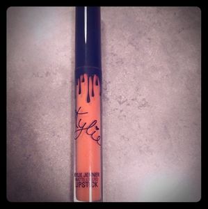 Dirty Peach- Kylie Cosmetics Matte Lipstick